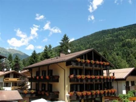 Hotel Binelli Pinzolo Luaran gambar