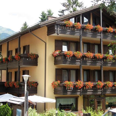 Hotel Binelli Pinzolo Luaran gambar