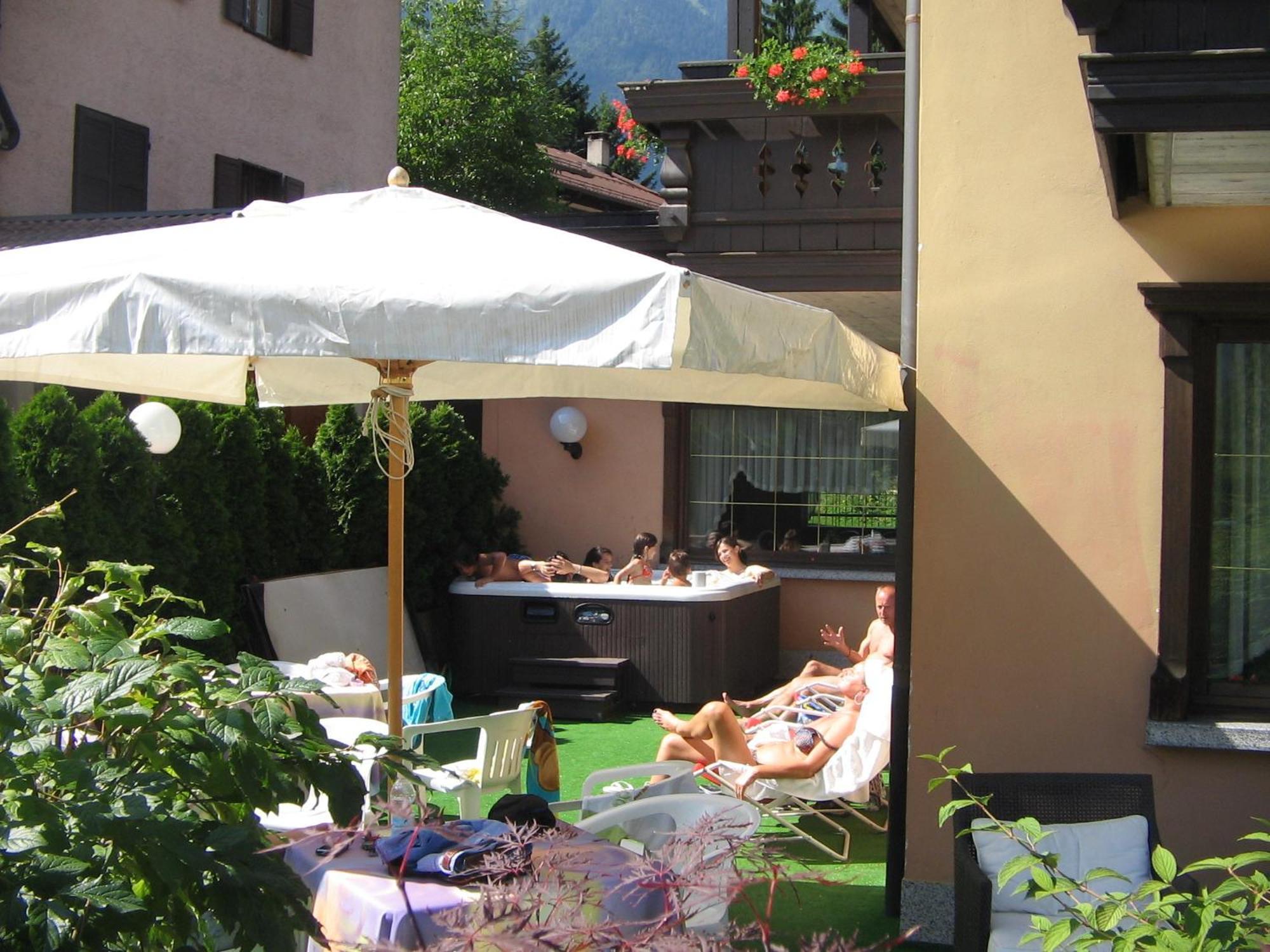 Hotel Binelli Pinzolo Luaran gambar