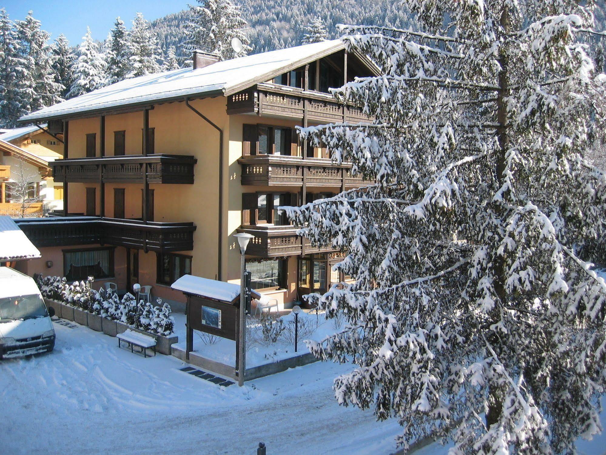 Hotel Binelli Pinzolo Luaran gambar